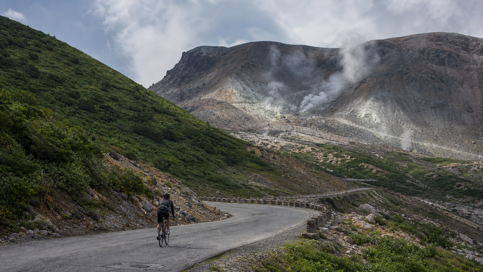 開湯一千三百年的火山公路:那須-峠の茶屋的溫泉、傳說與荒原騎行