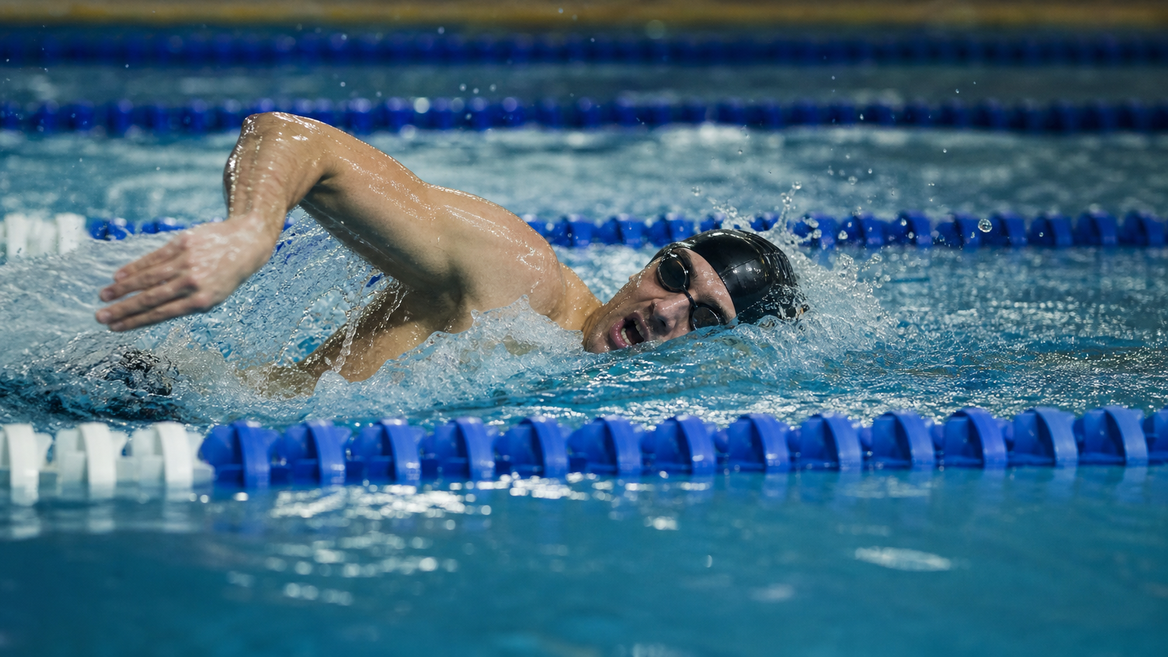 自由式 100m 比賽的體能分配:無氧儲備與有氧系統的比例